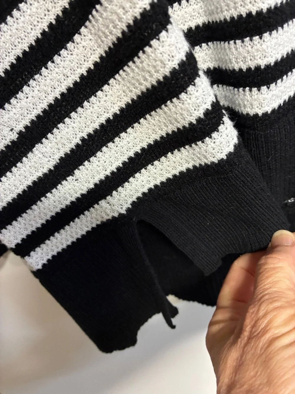 White House Black Market Black White Striped V Neck Sweater Women’s Small